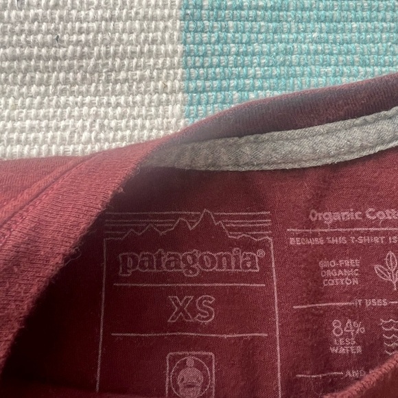 Patagonia T Shirt Womens XS Red Responsibili-Tee P6 Logo Casual Outdoor - Picture 4 of 4